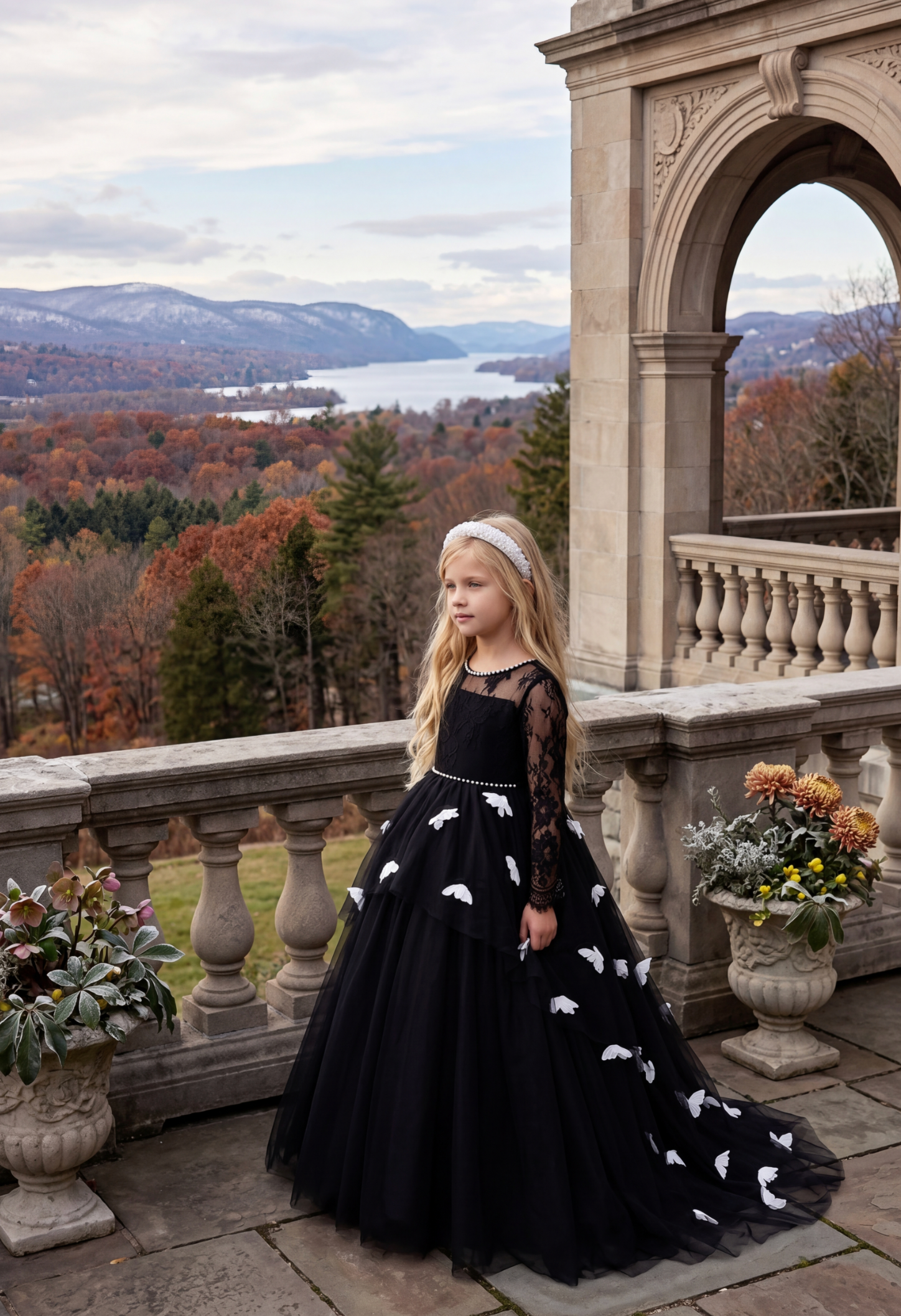 MARIPOSA GOWN BLACK & WHITE