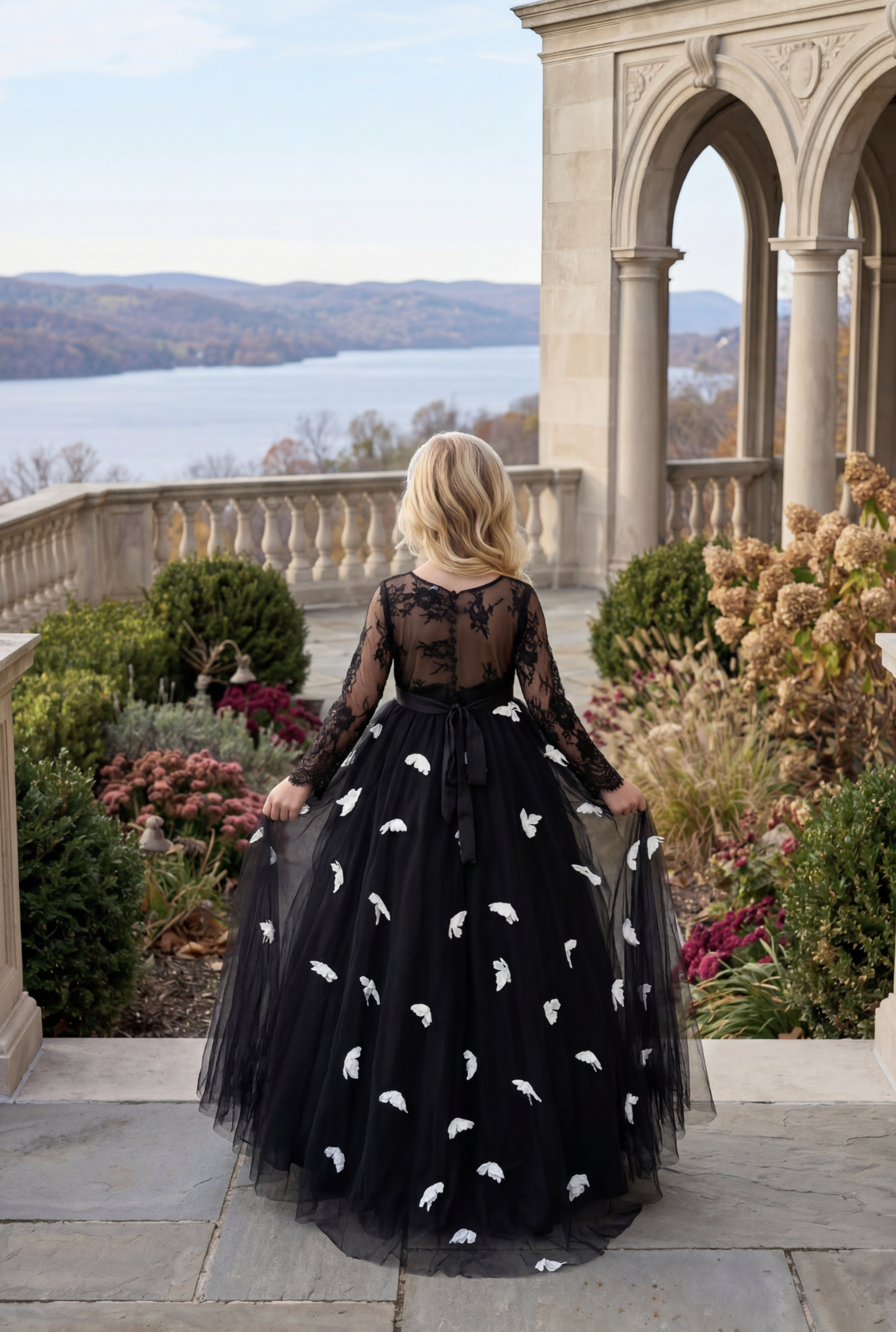 MARIPOSA GOWN BLACK & WHITE