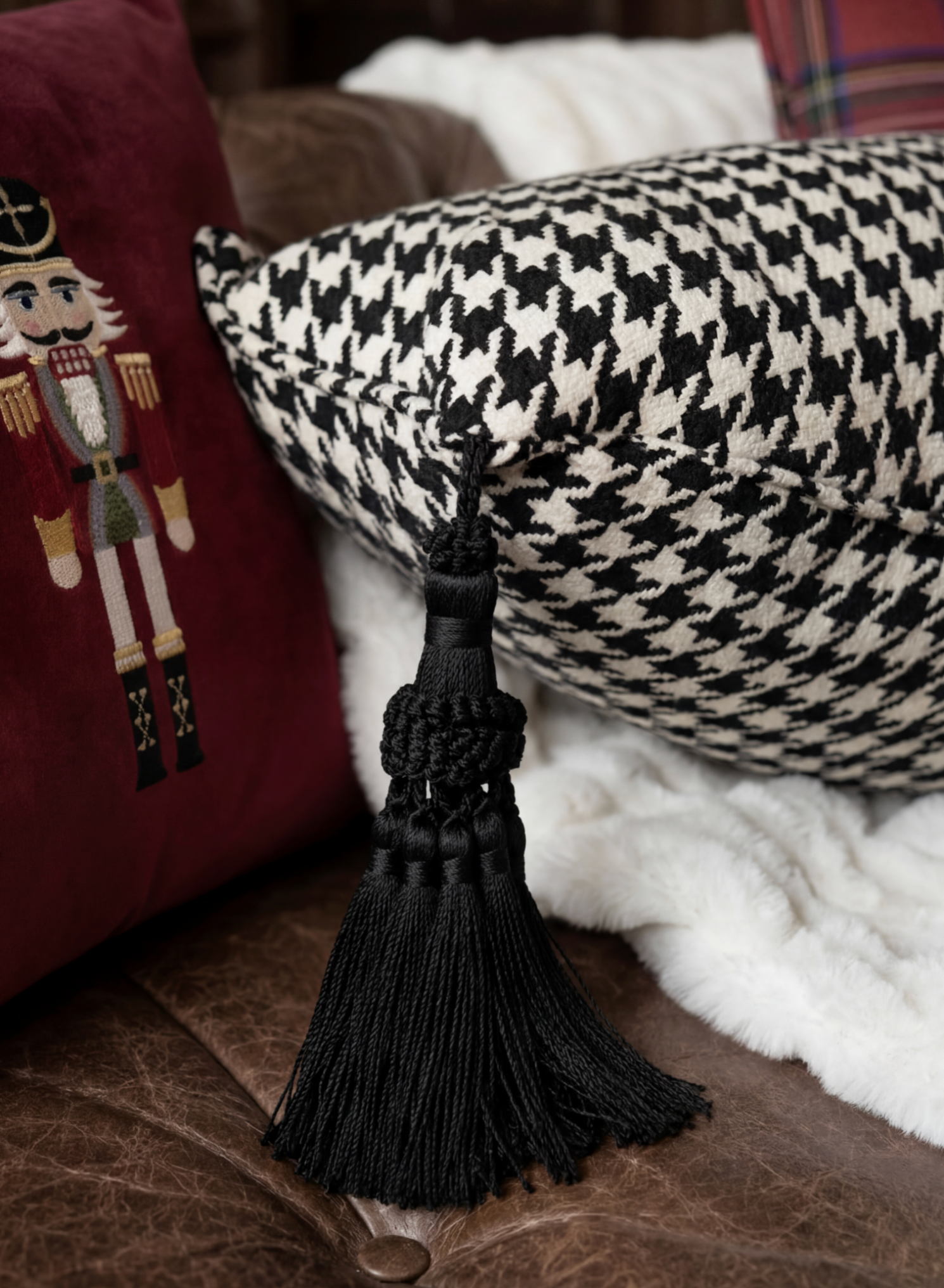 KENSINGTON HOUNDSTOOTH PILLOW