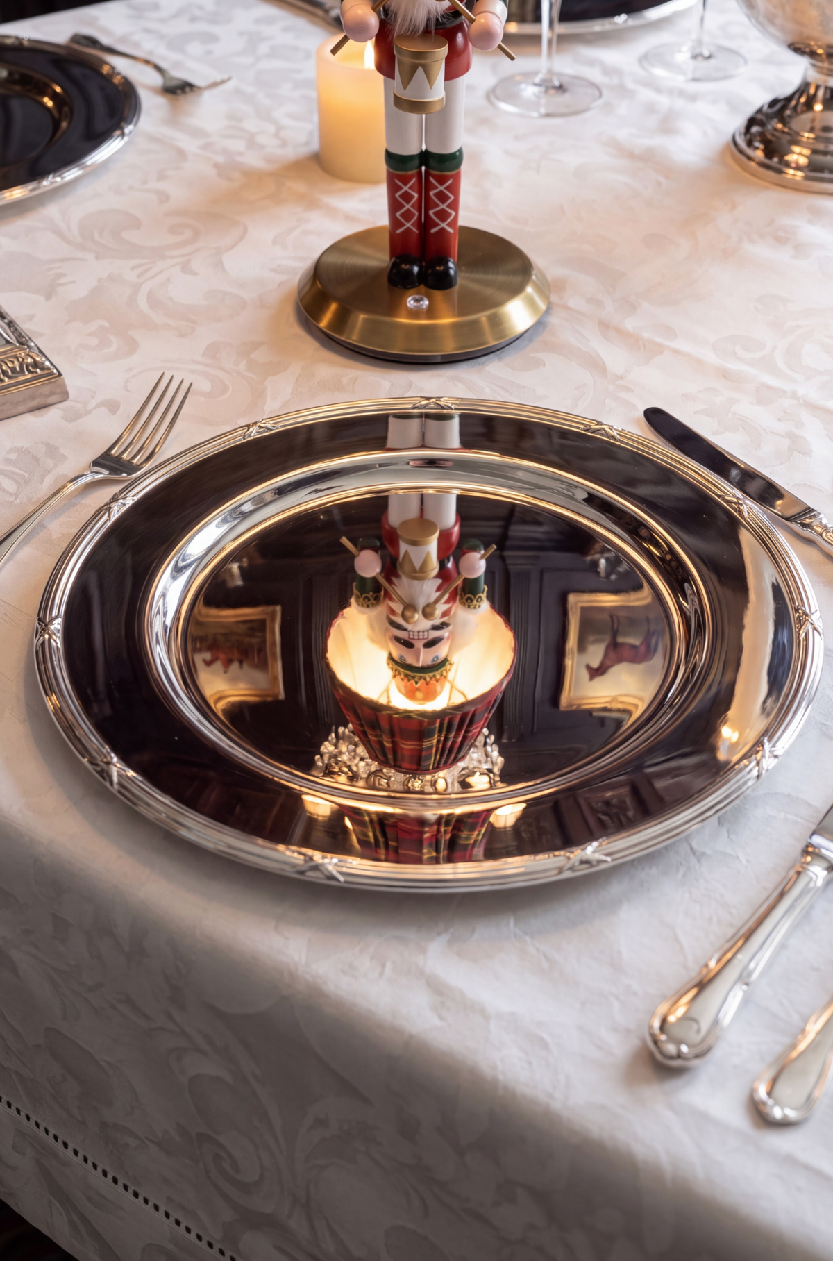 MAYFAIR CHARGER PLATE
