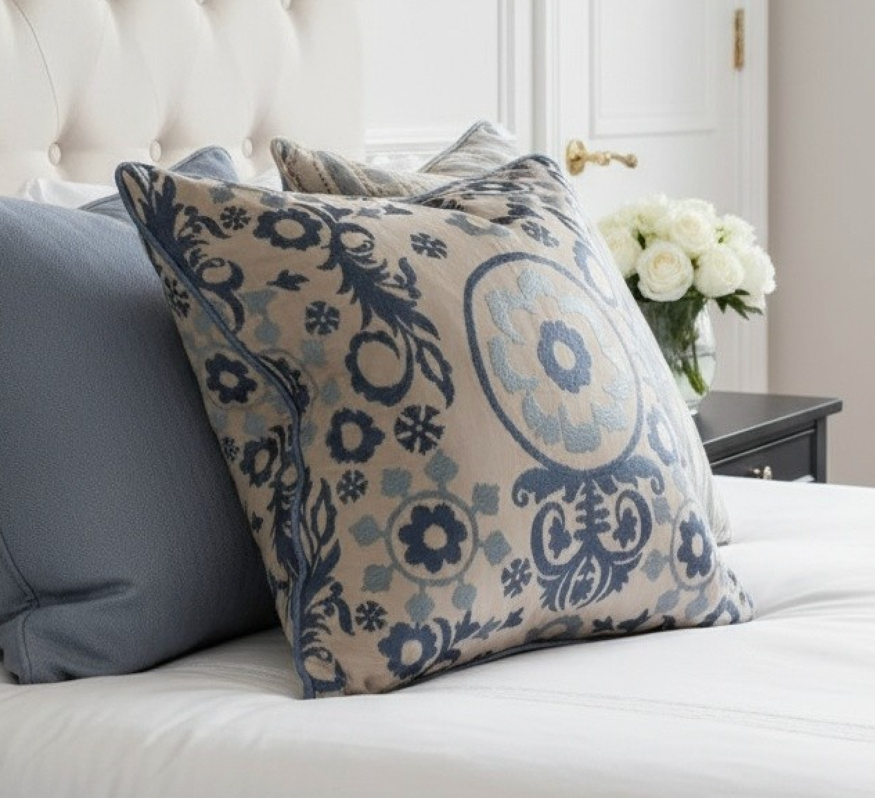 VERSAILLES EMBROIDERED PILLOW BLUE FLORAL