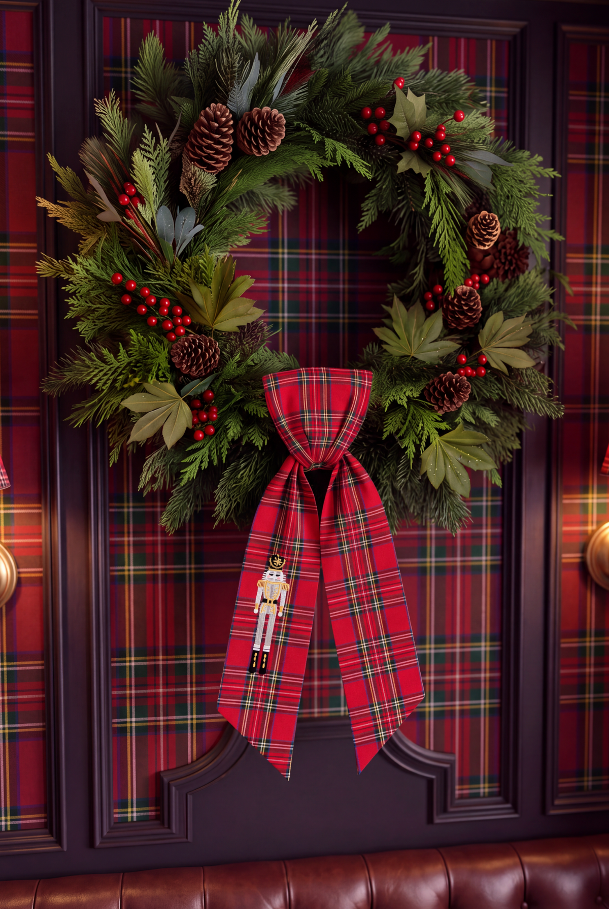 NUTRACKER WREATH TIE